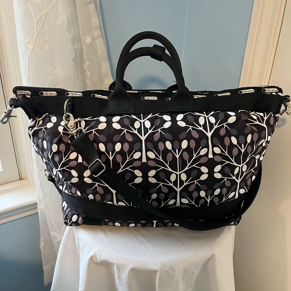 Rare limited-edition LeSportsac Zip Tote. Excellent condition.